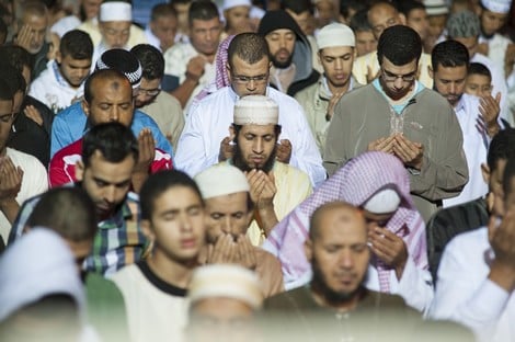 لماذا يحصر المغاربة دعواتهم بالرحمة والبركة على المسلمين فقط؟