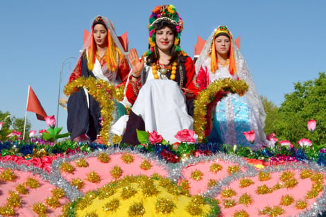 منظمو مهرجان الورود يطمحون لتصنيفه تراثا إنسانيا عالميا