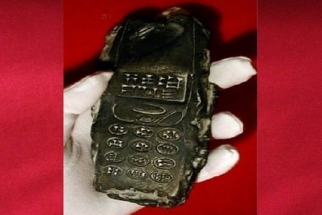 اكتشاف مذهل.. العثور على هاتف محمول يعود للقرن 13!!!!