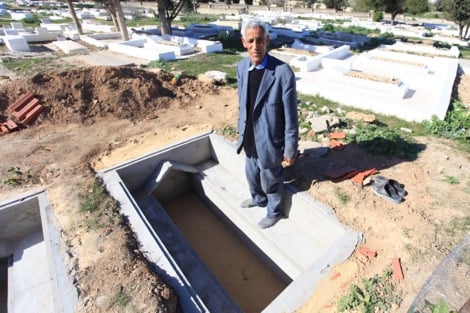 مدينة تستور التونسيّة .. حيث يحفر الناس قبورهم وهم أحياء