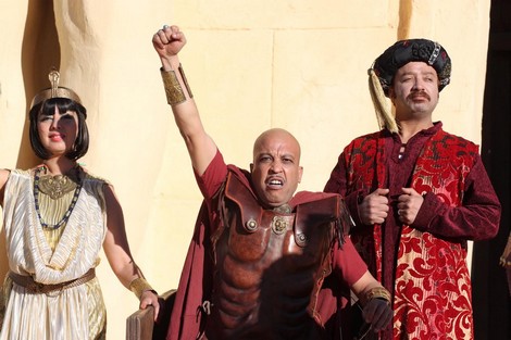 "حديدان" و"داداس" يسخران من السينما المغربية في "دالاس"