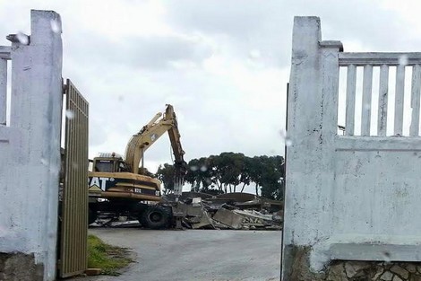 ناشطون يستنكرون هدْم "مرشان" بطنجة .. والعمدة "يحتمي" بالكعبة