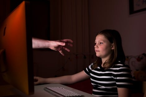 هذه خمس خطوات عملية لحماية أسرتك من مخاطر الإنترنيت