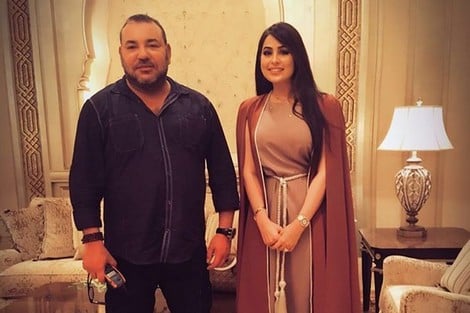 هاتف الملك محمد السادس يثير فضول متابعين على الإنترنت
