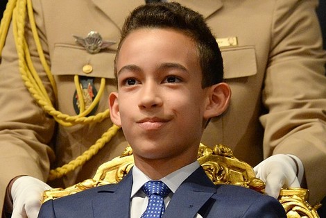 في ميلاده الـ13.. ولي العهد يشبه جده ويرفض تقبيل يده