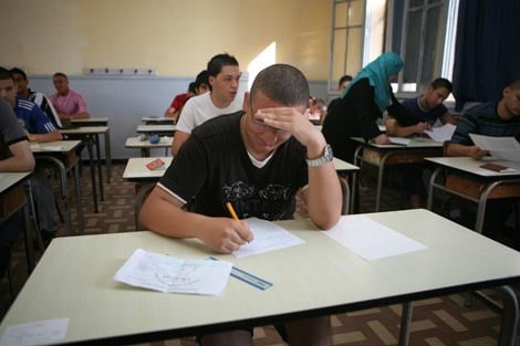 الجزائر تحجب "فيسبوك" و"تويتر" تجنبا لتسريبات الباكالوريا