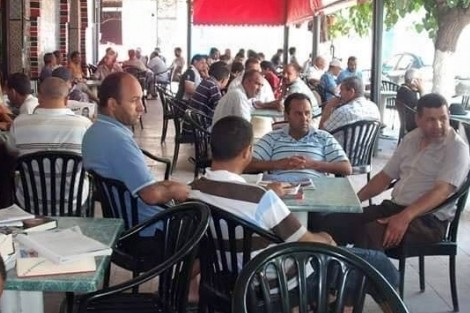 مقاهي بني ملال تتحول إلى فضاءات للقراء