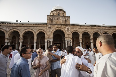 العيد في تونس .. دعوات للوحدة ومكافحة الإرهاب