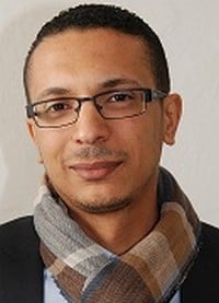محمود درويش... ما زلتَ حيّاً في مكَانٍ مَا!
