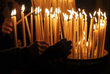 مسيحيون مغاربة يحتفلون بأعياد الميلاد .. ترانيم وأدعية للملك