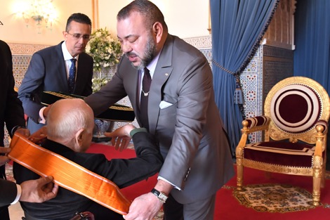 الملك محمد السادس يوشّح بيير بيرجي في مراكش