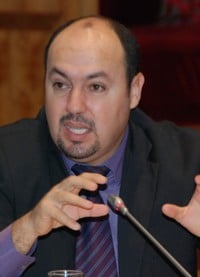 هل المادة 8 مكرر مخالفة للدستور؟