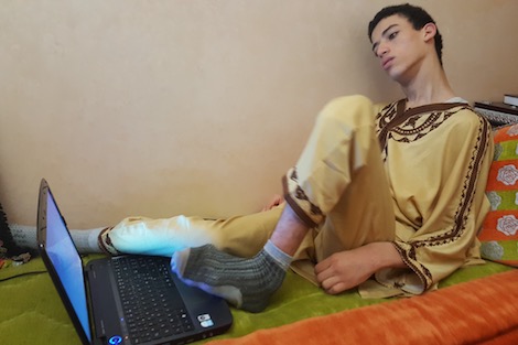 محسن خويرة .. "مُعجزة" يحلق بأجنحة الإعاقة في سماء "الباك"