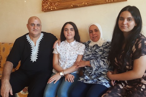 قمر ترصع "سماء الباكالوريا" بالبيضاء .. وتحلم بمصافحة الملك