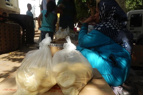 "رزة القاضي" تنتشل فقيراتٍ من التسول بفاس في رمضان