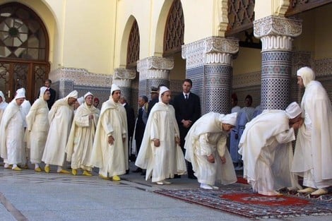 مراسيم تقبيل اليد الملكية .. مسوغات الإبقاء وضرورات الإلغاء