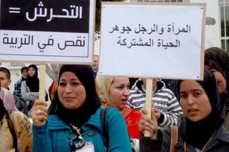 الكنبوري: "اغتصاب فتاة الحافلة" يفضح انحدار القيم في المغرب