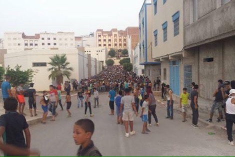 مسيرة حاشدة تجبر القوات العمومية على التراجع في مدينة إمزورن