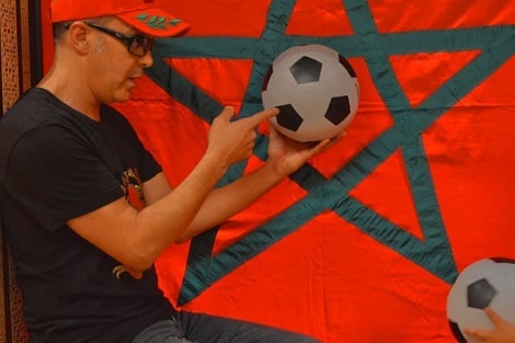 بوشناق يغني للمنتخب