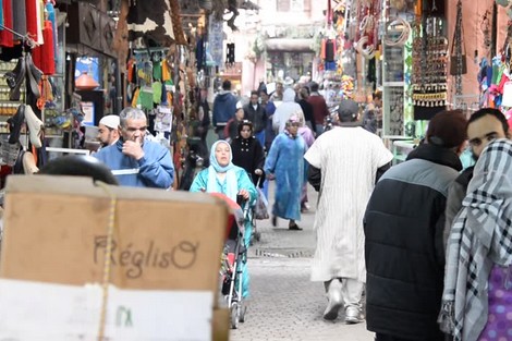المغاربة يستقبلون السنة الميلادية الجديدة بدفء أشعة الشمس