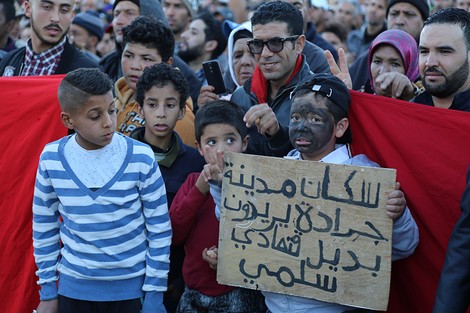 زجل وقصائد في "حراك جرادة" .. وعمّال يدعون إلى التصعيد
