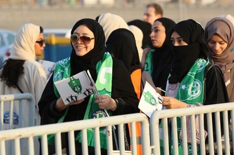 هل تُرضي قرارات دخول الملاعب وقيادة السيارات نساء السعودية؟