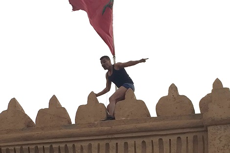 ثلاثيني يحاول الانتحار وسط ساحة عمومية بوجدة