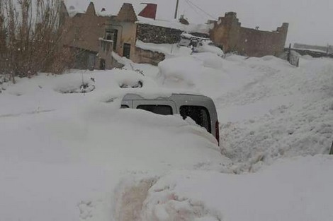 تحالف الإهمال والثلوج والبرد يخطف أرواح مغاربة بجبال الأطلس