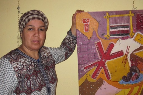 فاطمة ملال .. فنانة قروية تلجأ إلى الألوان أمام هيمنة الرجال
