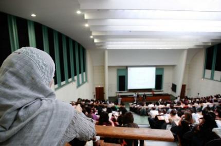 أمزازي يستبق الإضراب بدعوة الأساتذة الجامعيين إلى طاولة الحوار