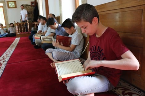 الأطفال وصيام رمضان .. بين ثواب التدريب وخطورة الإجهاد الجسدي
