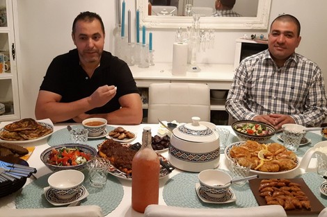 موائد إفطار بفنلندا توقد طعم الحنين إلى الوطن