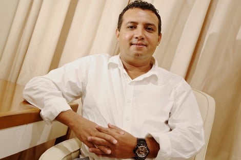 رضوان الحمروني .. مقاول مغربي يشرف على البناء والإعمار بعُمان