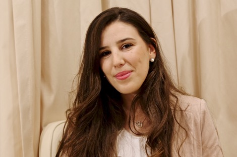سكينة الحداد .. مغربية ترفع "تحدّي عُمان" في مجال التنمية البشرية