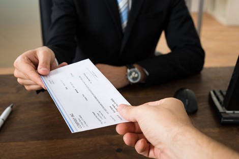 السلطات المالية تقترب من تفعيل نظام رصد الشيكات اللاقانونية
