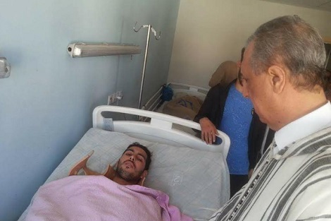 عامل الحسيمة يتدخل لإنقاذ شاب مصاب بالشلل