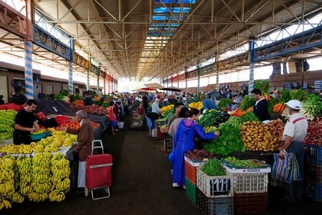 سوق الأحد يضم منتظري الإفطار بمدينة أكادير