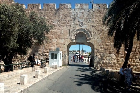 مغربي بالأراضي المحتلة -2- .. على أبواب المسجد الأقصى المبارك
