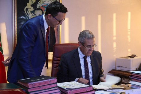 الحكومة تباشر توحيد مباريات التوظيف العمومية لتقليص النفقات