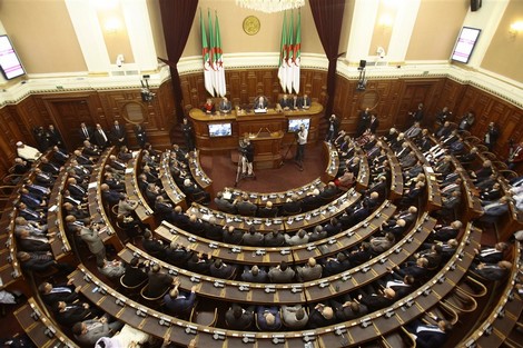"انقلاب" يداهم الغرفة السفلى للبرلمان الجزائري