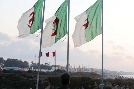 بعد دعوة الملك .. الجزائر "ترفع" مستوى التمثيل الدبلوماسي بالمغرب