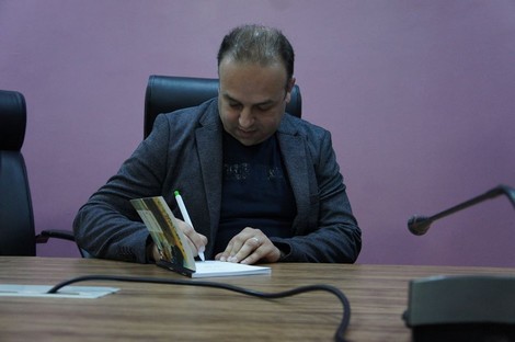 الشاعر أخريف يوقّع "مفترق الوجود" في طنجة