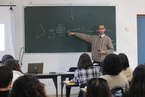 "العرنسية" تنتشر بين الشباب المغربي .. جامعي: "فوضى لغوية"