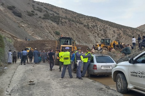 "ترانزيت" عبور الجبال من تالوين للبيضاء .. رحلة البأساء والضراء