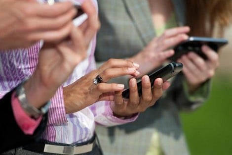 ‪باحثون يرصدون "التبعات الاجتماعية" للموجة الرقمية على المغاربة