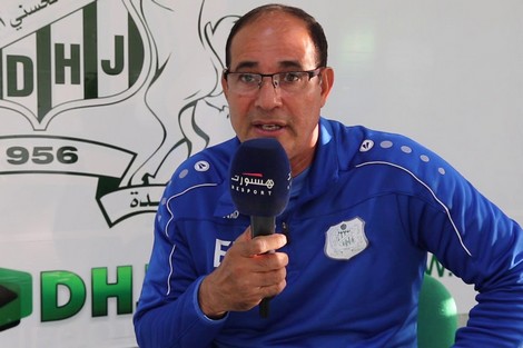 الزاكي يرفض عرض سطيف الجزائري: الدفاع أولاً