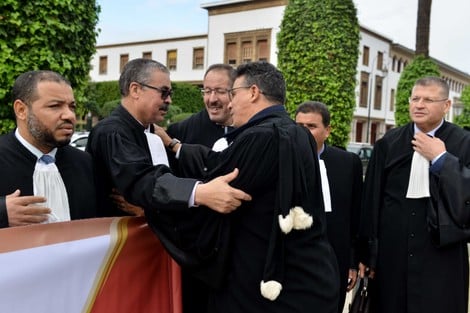 "المادة 9" تواصل خلق الجدل .. والمحامون يحشدون المستشارين