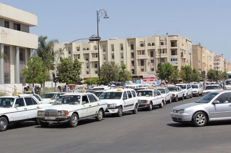 "فوضى التاكسيات" تخنق السير في الدار البيضاء