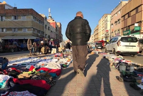 احتلال الملك العمومي يحوّل حيّا سكنيا إلى "سوق شعبي" بمدينة سلا