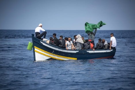فيروس "كورونا" يدفع شبانا إلى "الحريڭ" من إسبانيا نحو المغرب